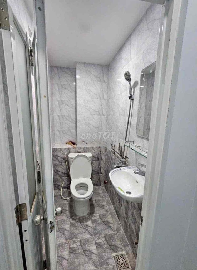 The base is 1 .2 floors Pasteur District 3 . 2 bedroom 2 ready interior toilet