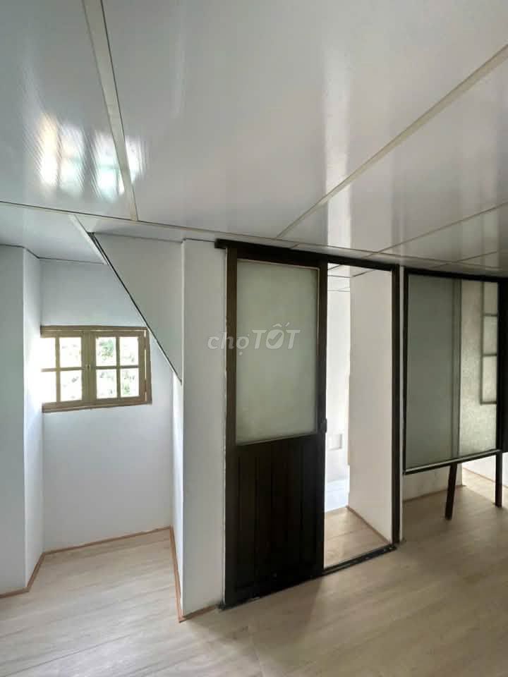 Rent the entire apartment in District Three, right next to District 1, District 5, clear 10, November 11, 6 into the building.