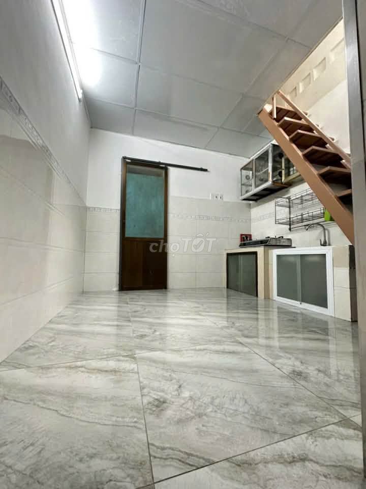 Rent the entire apartment in District Three, right next to District 1, District 5, clear 10, November 11, 6 into the building.