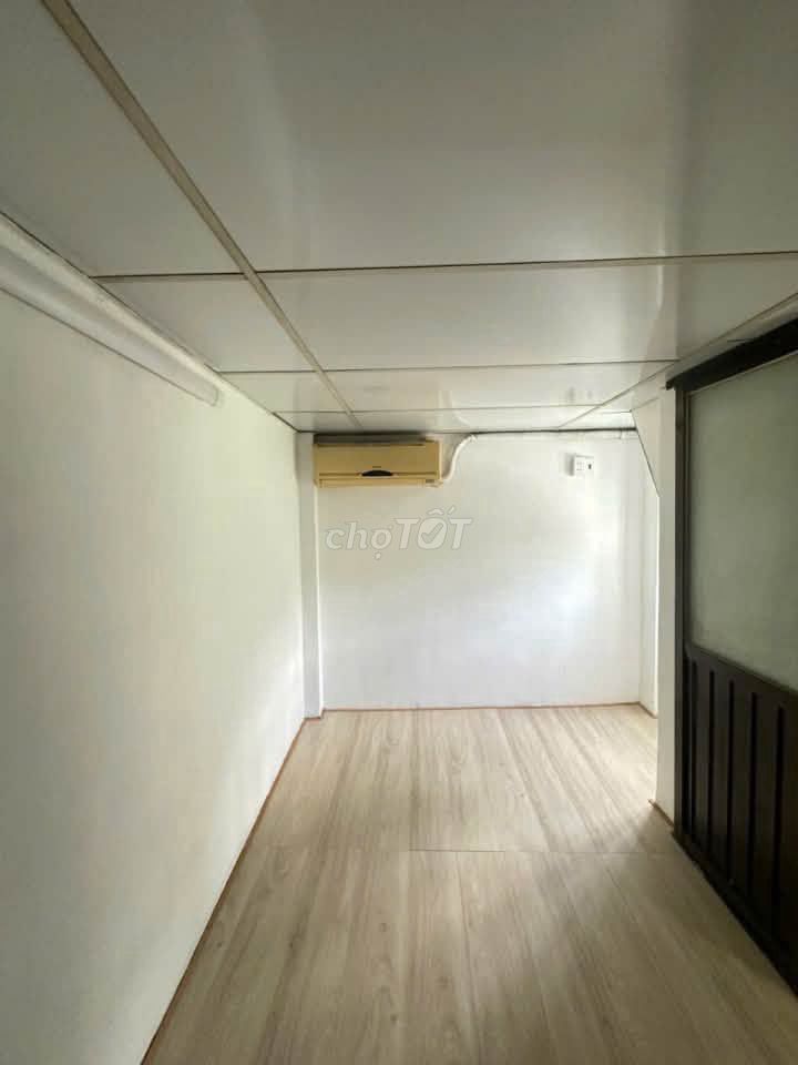 Rent the entire apartment in District Three, right next to District 1, District 5, clear 10, November 11, 6 into the building.