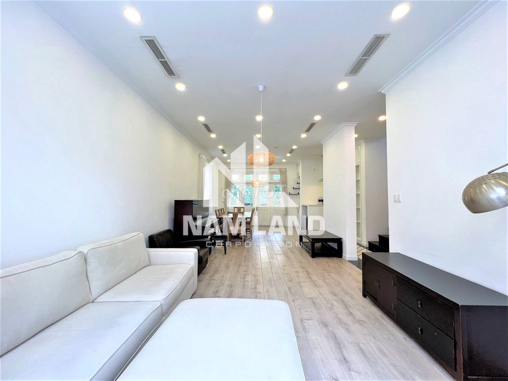 The house is rented to two rooftops. Five P Full Buildings. 35 million.