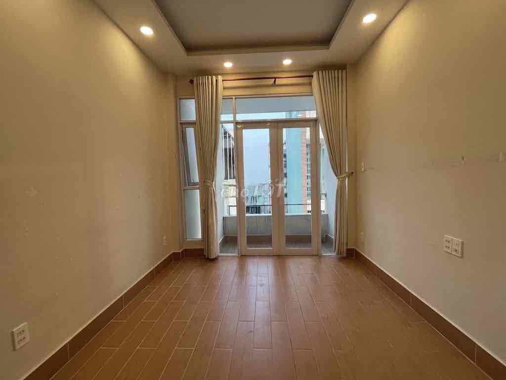 3 bedroom 3 x 8 Đoàn Văn Bơ. Flune