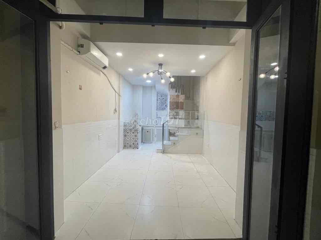 3 bedroom 3 x 8 Đoàn Văn Bơ. Flune
