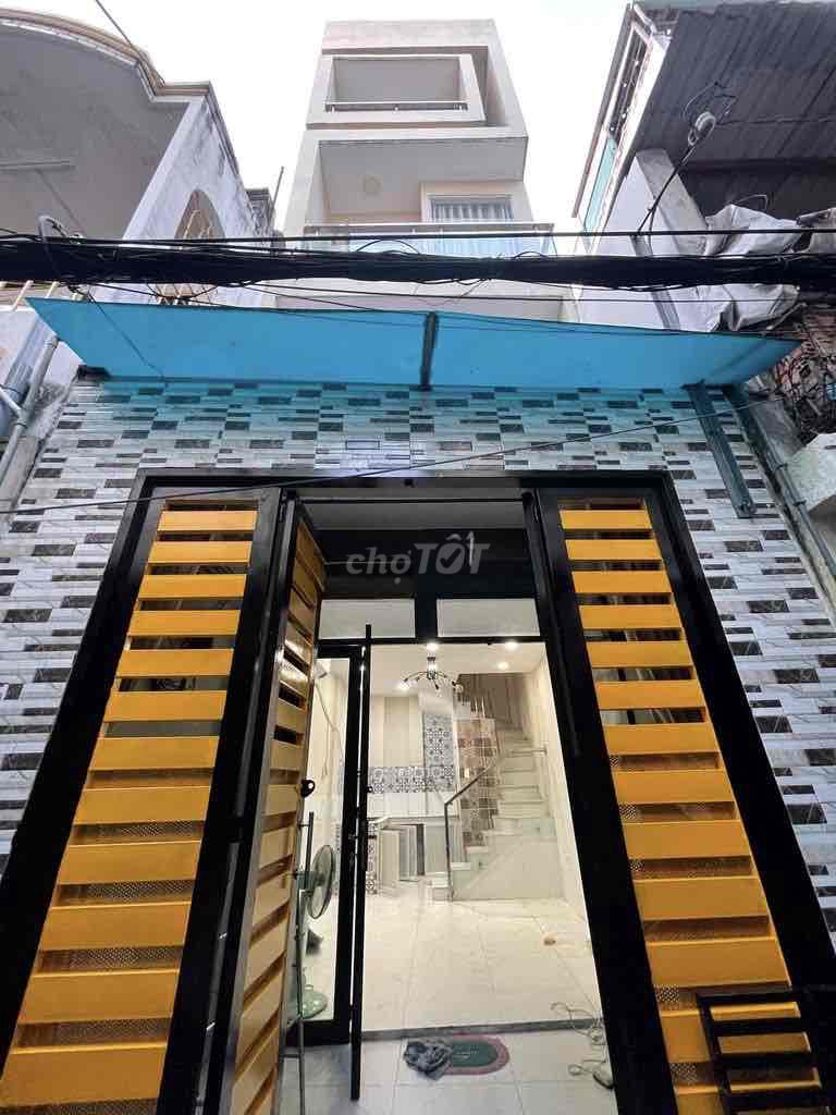 3 bedroom 3 x 8 Đoàn Văn Bơ. Flune