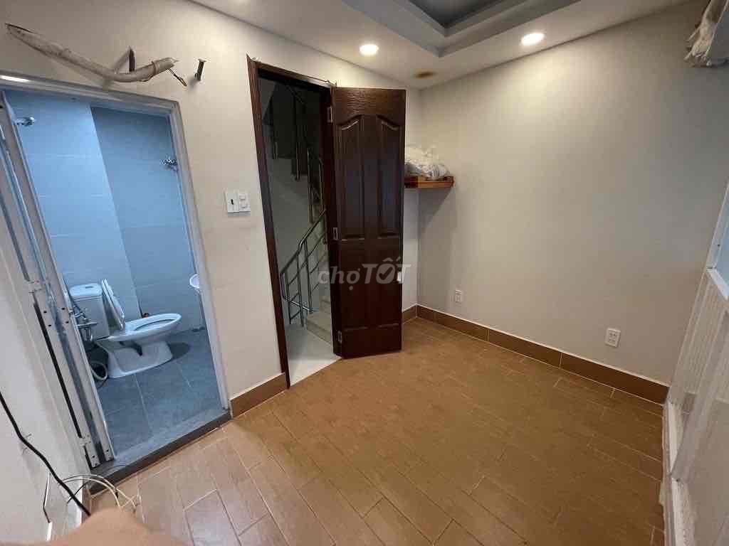 3 bedroom 3 x 8 Đoàn Văn Bơ. Flune