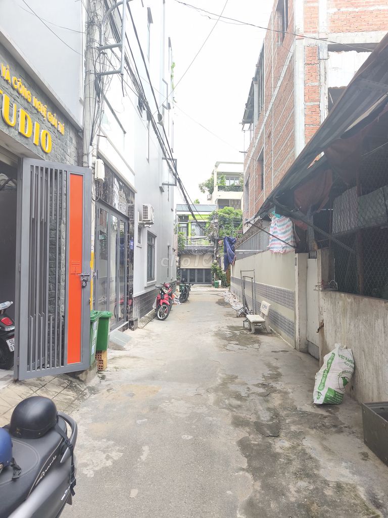 Four bedrooms. Three toilets in 146 Lã Xuân Oai, District 9