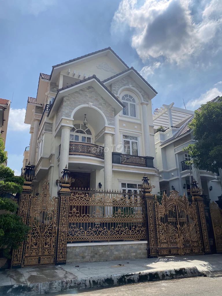Renting the entire số 3 district of 6,12 x 18 meters, 3 plus, 40 million.