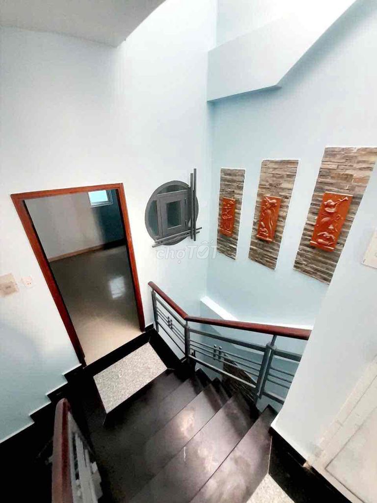 The 6th Street of the Nengundu. 4 x16 meters 3rd floor bedroom, 4 value toilets.