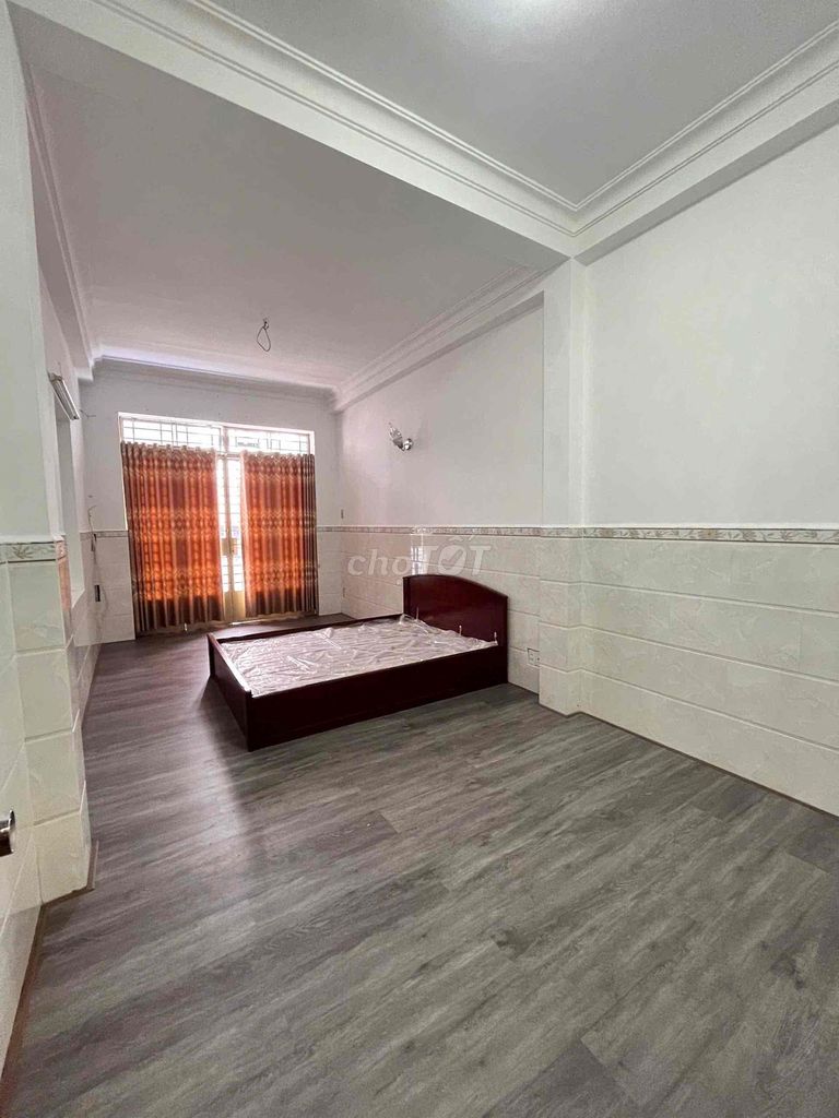 Renting Phú Nhuận front house