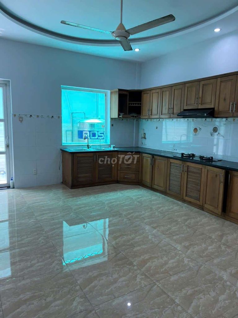 Rent a two-story roof house, area 5 X22 Resort.