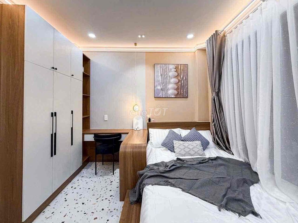 Five new bedrooms, full interior. He's got the right writing.