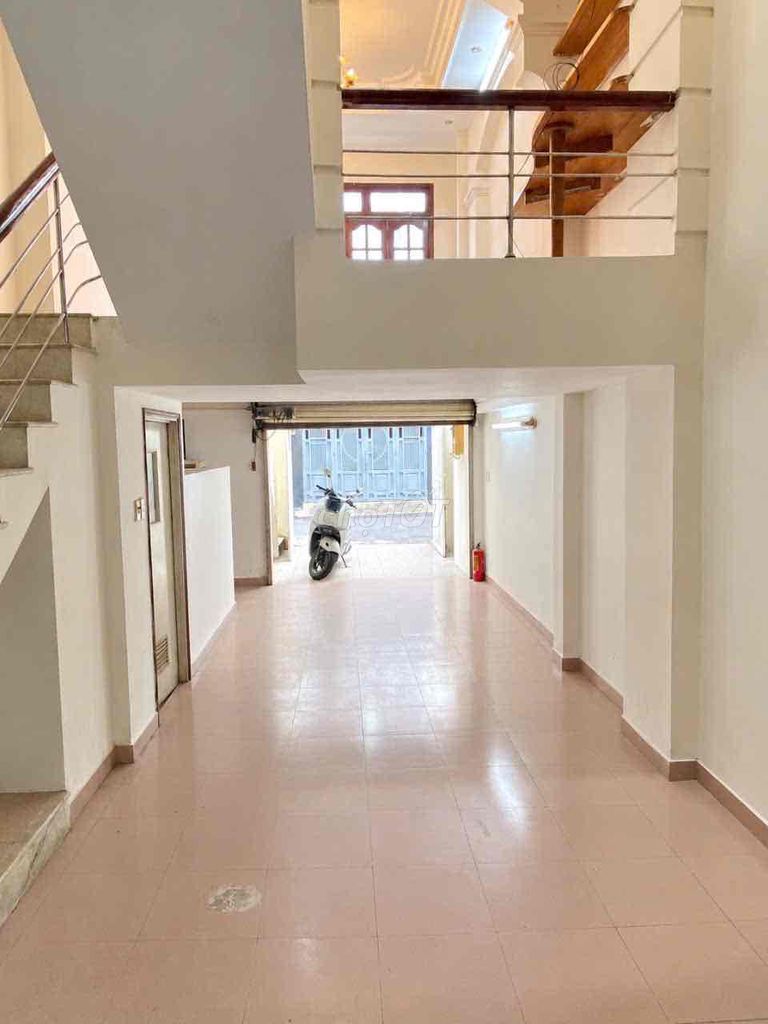 The whole hxt 4*18 Princes, 3 bedrooms 3 toilets, T Ping
