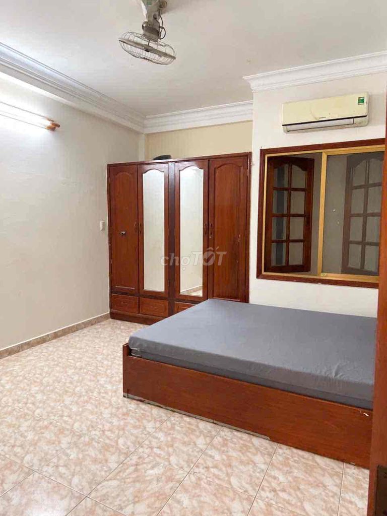 The whole hxt 4*18 Princes, 3 bedrooms 3 toilets, T Ping