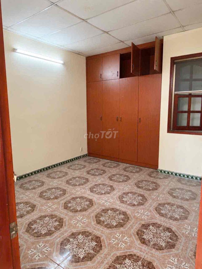 The whole hxt 4*18 Princes, 3 bedrooms 3 toilets, T Ping