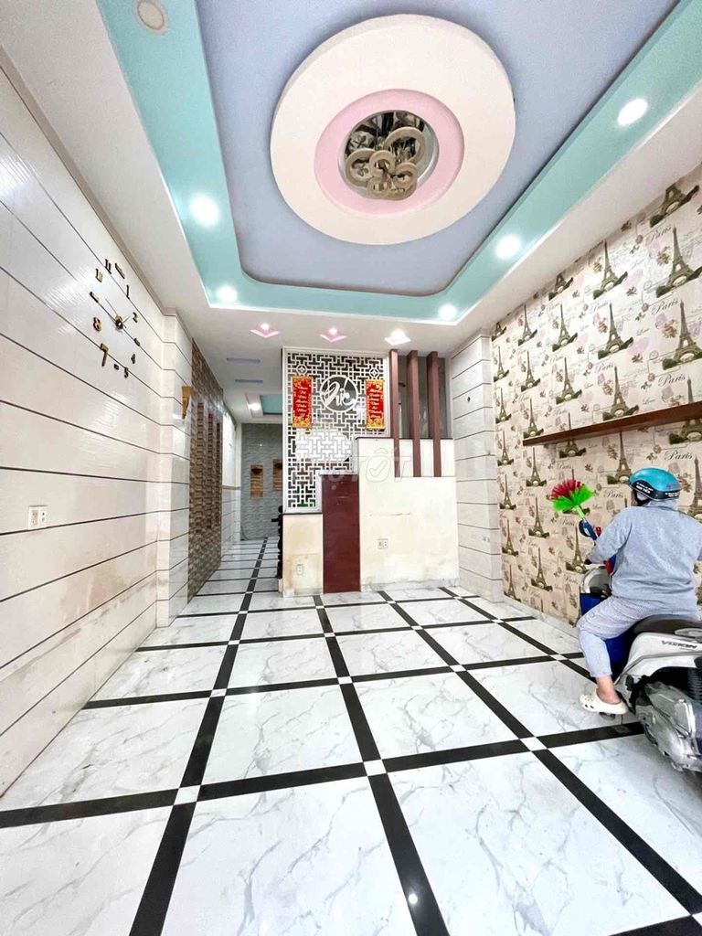 Near the new aeon - the 10 M conveyive - 4th floor - 4.3 x15 M