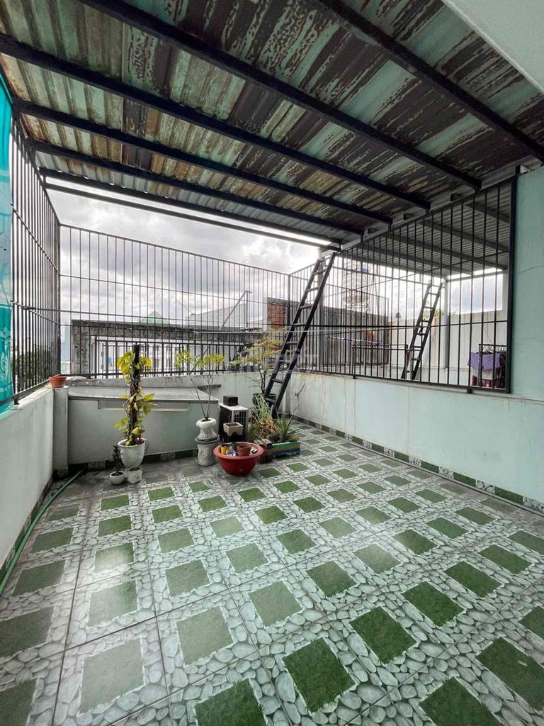 Near the new aeon - the 10 M conveyive - 4th floor - 4.3 x15 M