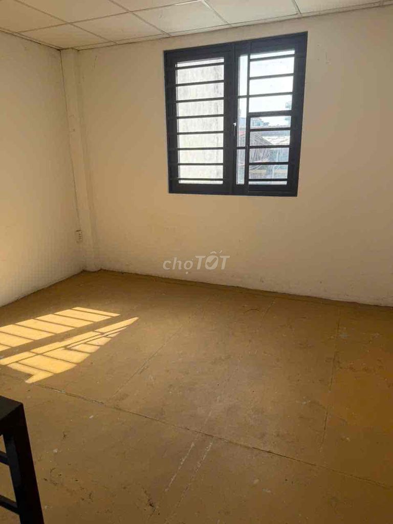 Rent a 4 x31 m cash house.