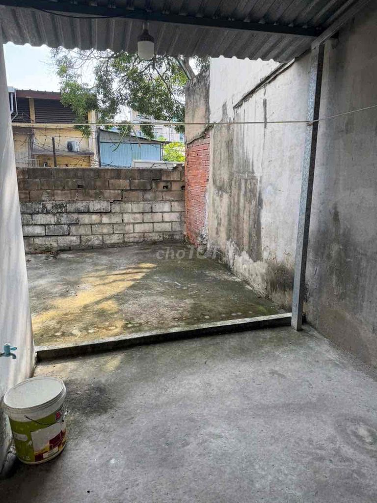 Rent a 4 x31 m cash house.