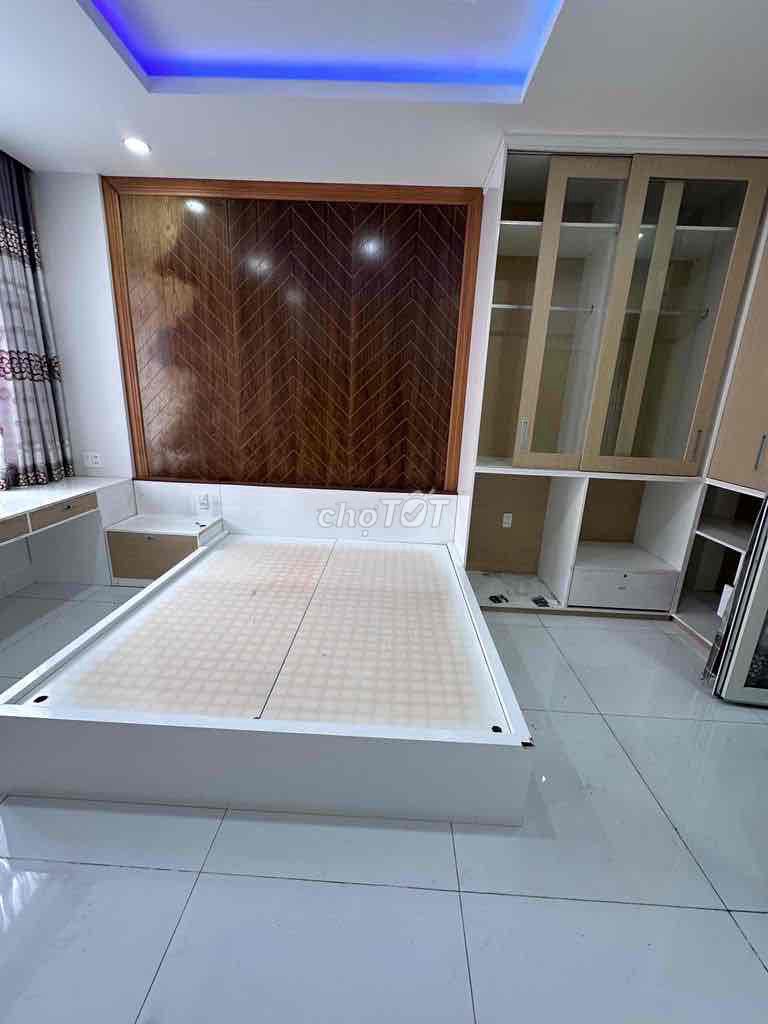 Full interior - opposite aeon - the Tên Lửa million shower pool