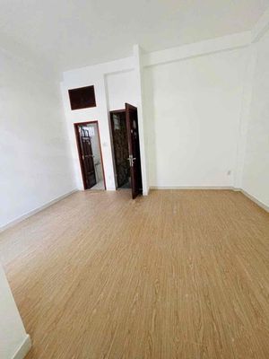 Hoa Lan 4th floor 5 bedroom, 38 million a month.