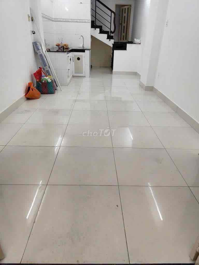 1.6 million -- the base of three levels La-three bedrooms -- three toilets, three, two by 11m -- stay or kdol okay.
