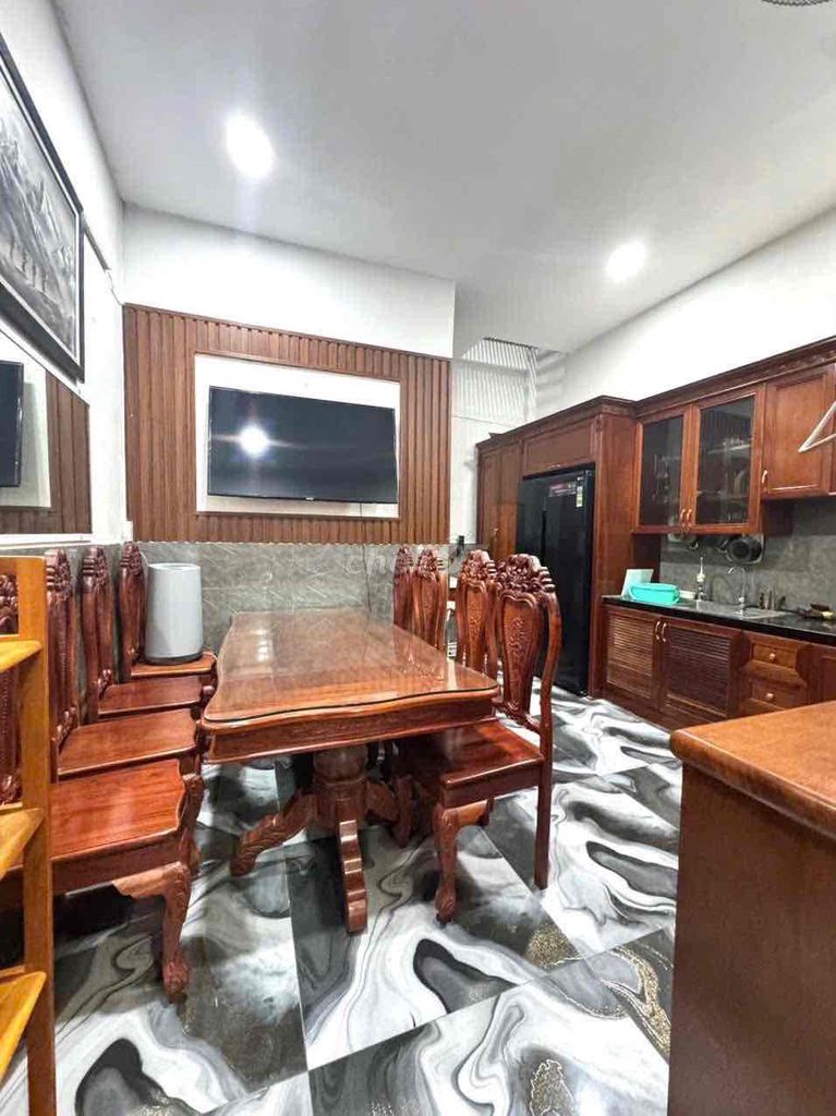 The Full House 4 x 16 meters 1st floor (2 bathrooms) 6 meters down. Số 8 line
