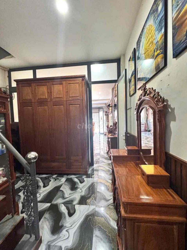 The Full House 4 x 16 meters 1st floor (2 bathrooms) 6 meters down. Số 8 line