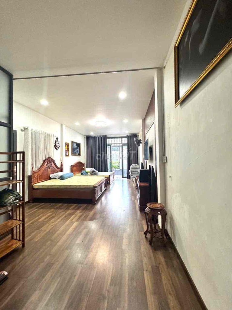 The Full House 4 x 16 meters 1st floor (2 bathrooms) 6 meters down. Số 8 line