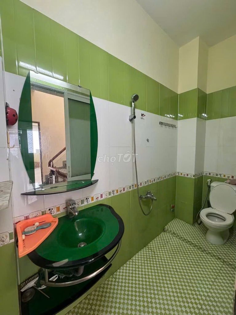 Nguyễn Tiểu La Rent in 10th.