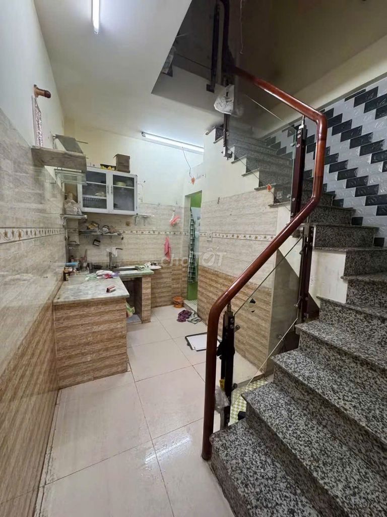 Nguyễn Tiểu La Rent in 10th.