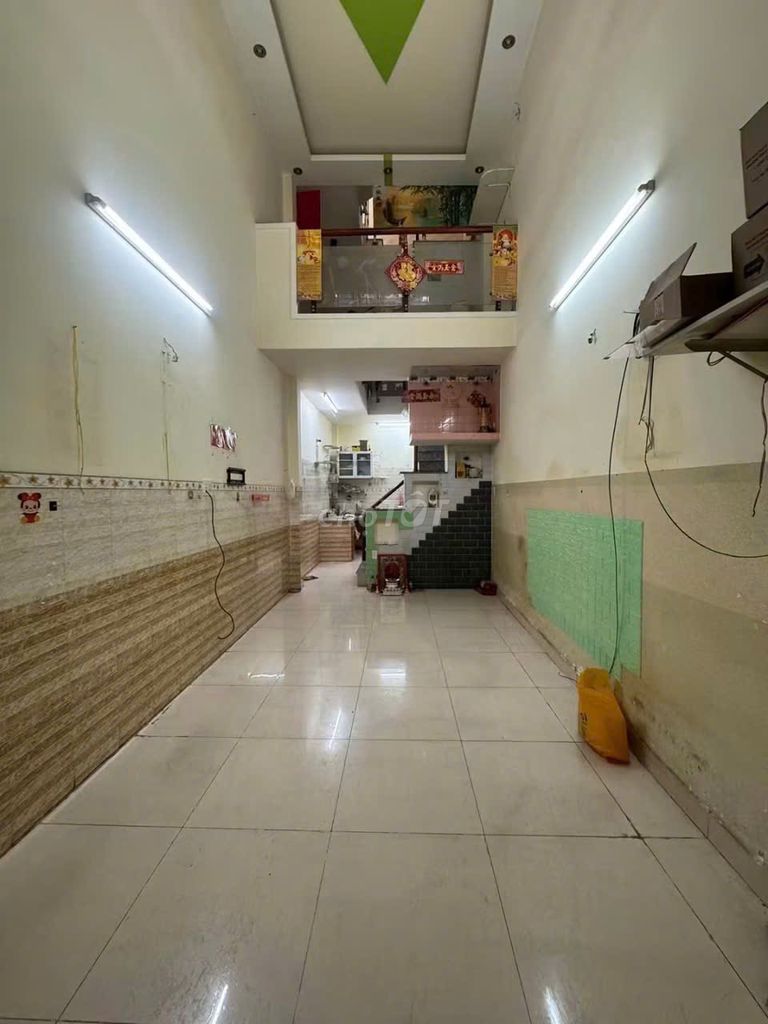 Nguyễn Tiểu La Rent in 10th.