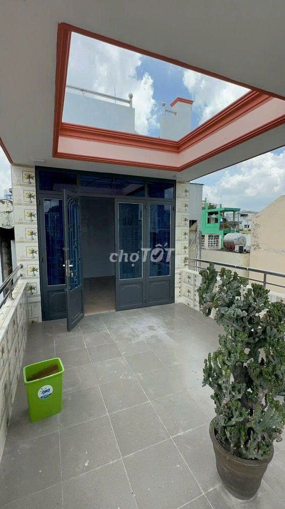Xóm Đất Rent House in 11th.