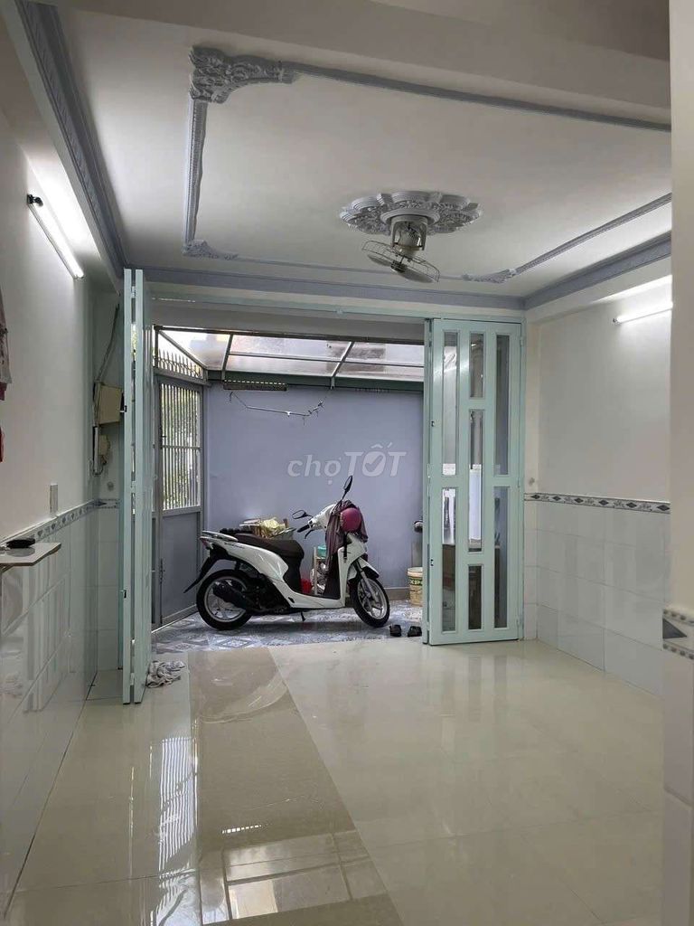 Room 2 Phạm Phú Thứ.