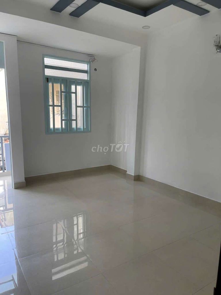 Room 2 Phạm Phú Thứ.