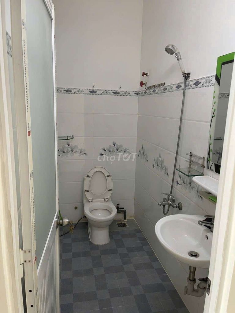 Room 2 Phạm Phú Thứ.