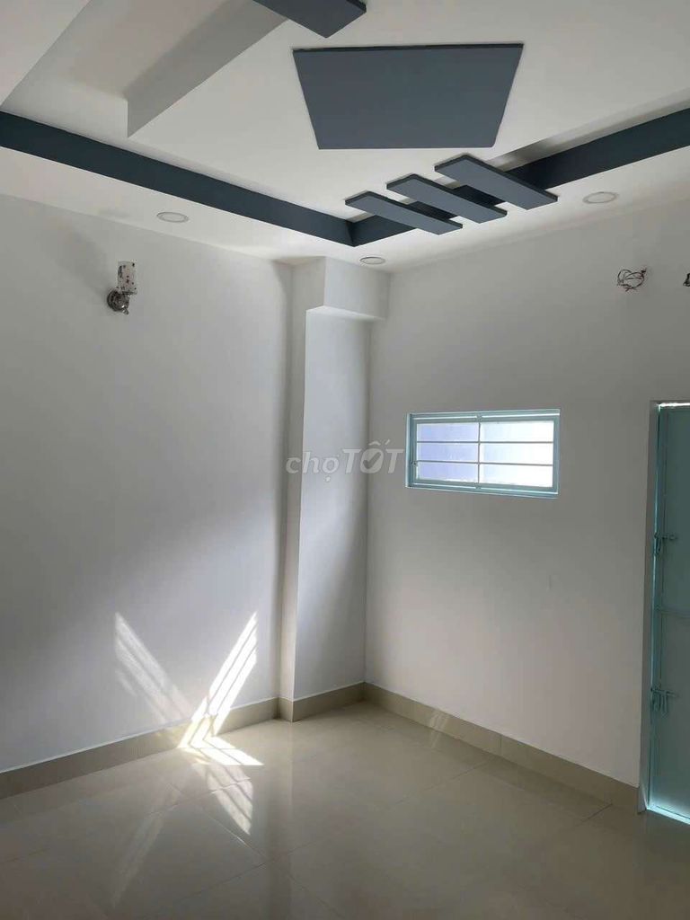 Room 2 Phạm Phú Thứ.