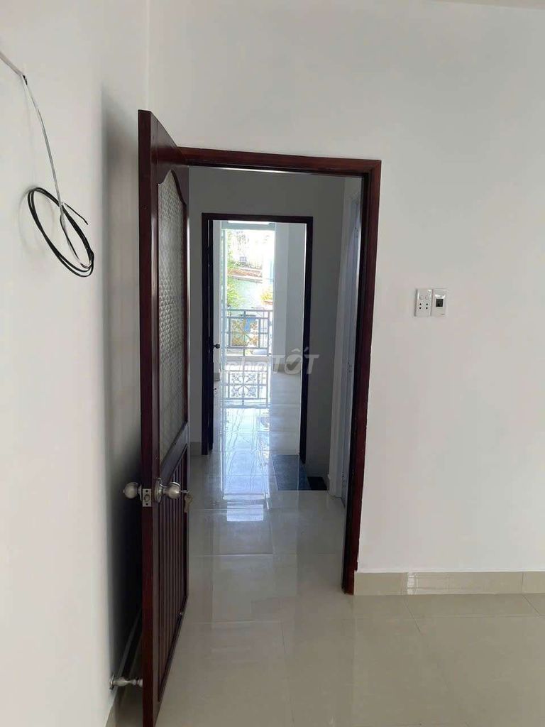 Room 2 Phạm Phú Thứ.