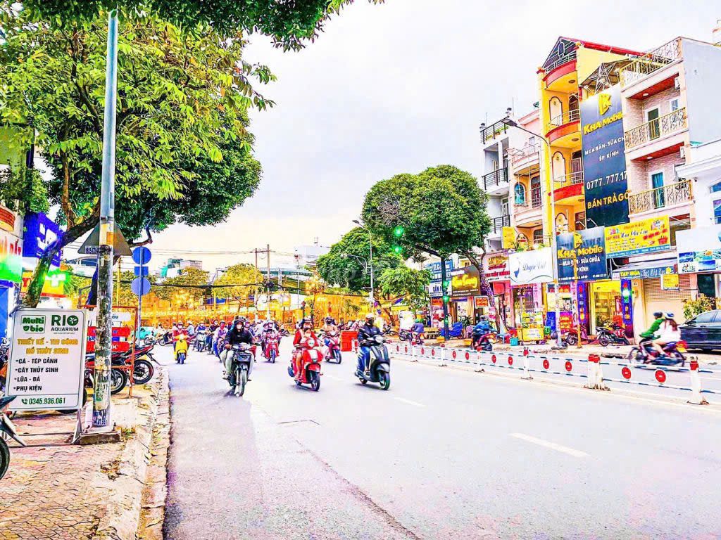 Rent a corner of two Nguyễn Văn Lượng, 017, q.v., 8 x 9 meters, 1 MM1 floor