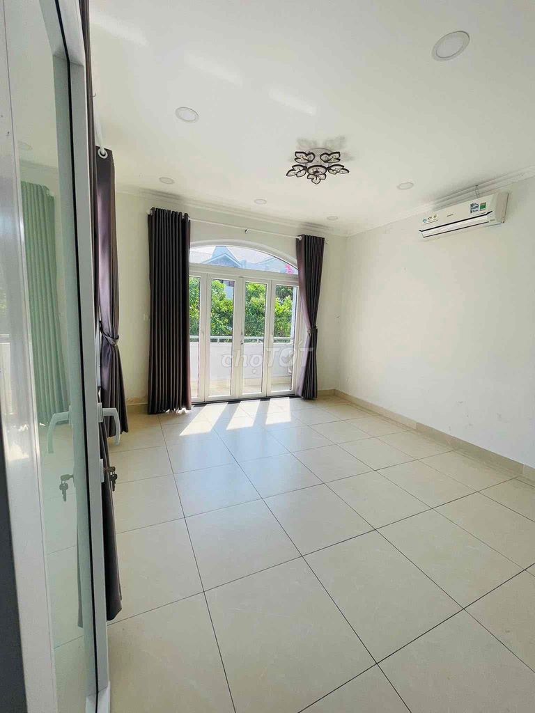 The Lavern House 1 ground 2th floor 8 x 20 4 bedroom - 72 Dương Đình Hội, Phước Long B District 9
