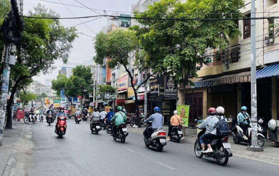 5 X 15 M front corner Lãnh Binh Thăng