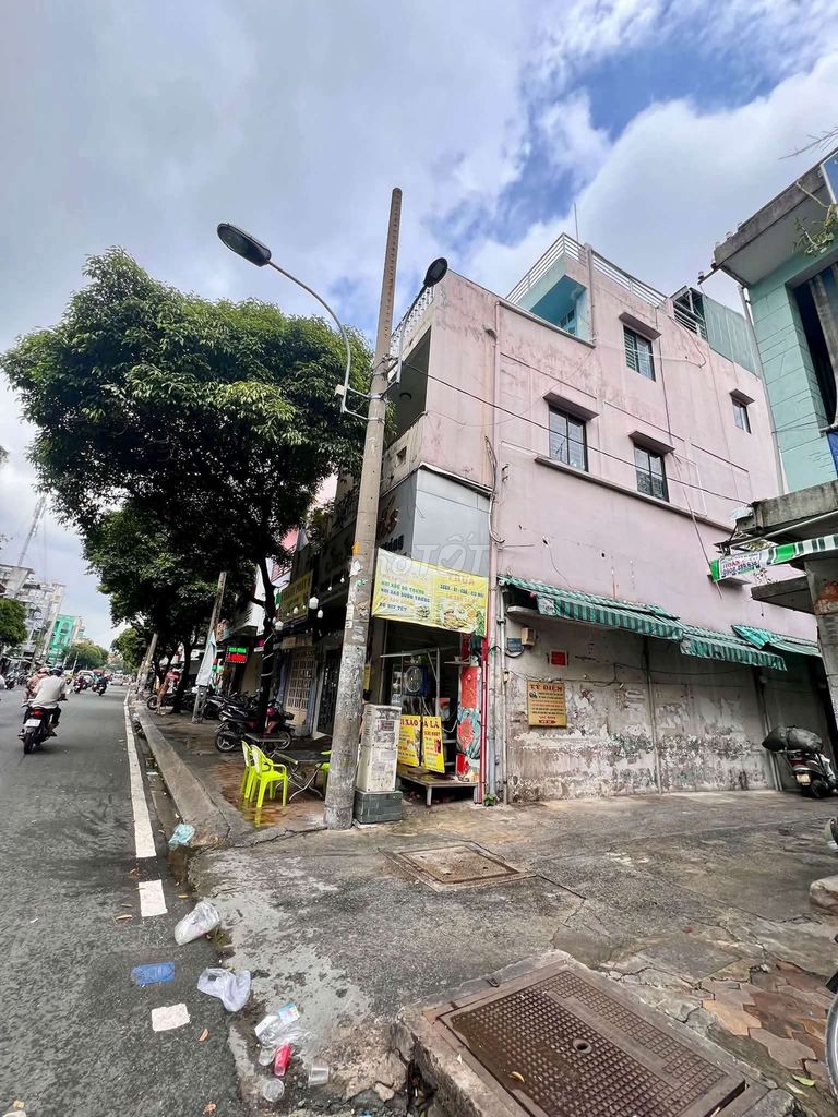 5 X 15 M front corner Lãnh Binh Thăng