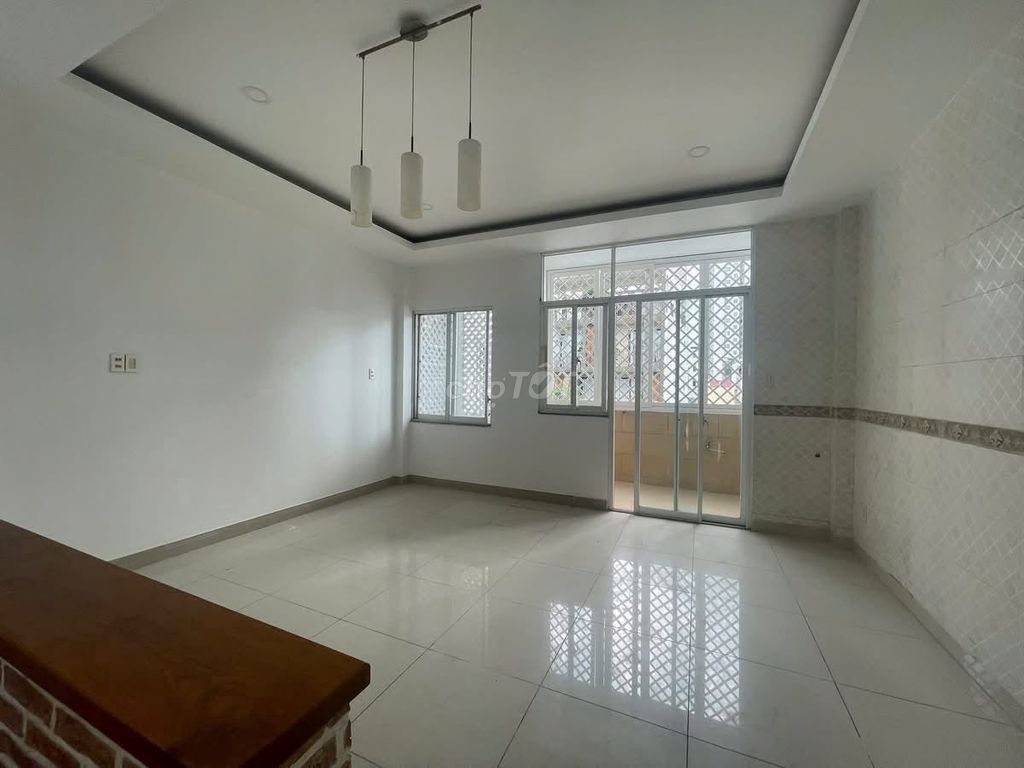 The root building in the quiet neighborhood is 13.7 Thảo Điền.