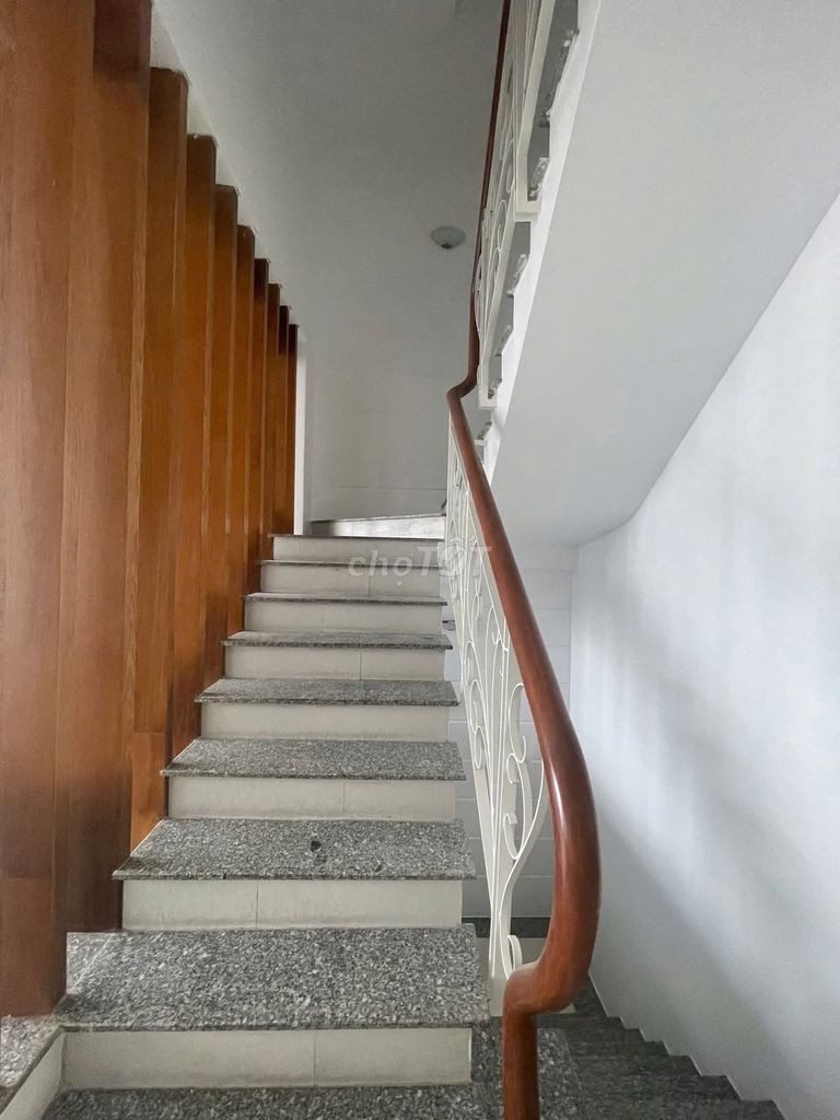 The root building in the quiet neighborhood is 13.7 Thảo Điền.