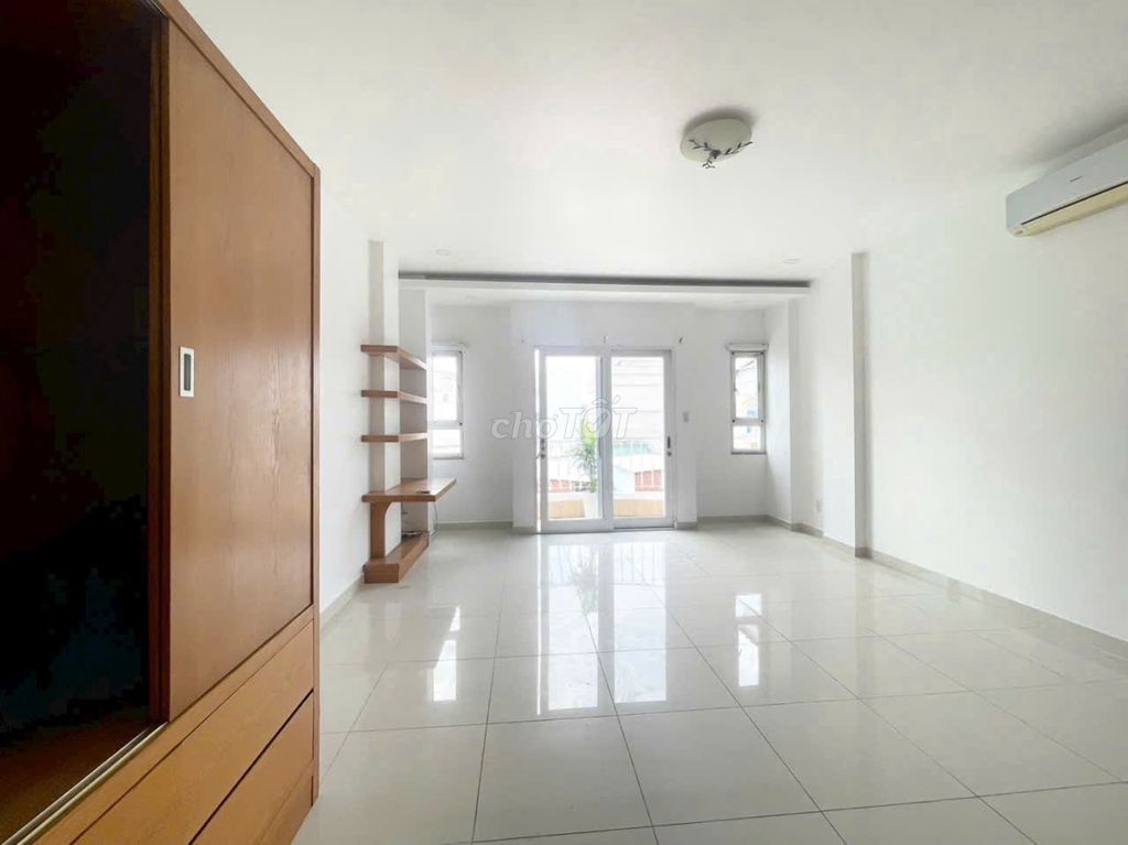 The root building in the quiet neighborhood is 13.7 Thảo Điền.