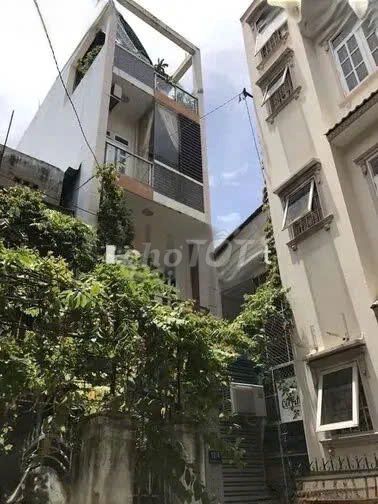 Trần Quang Diệu rental place. Four bedrooms with air conditioning.