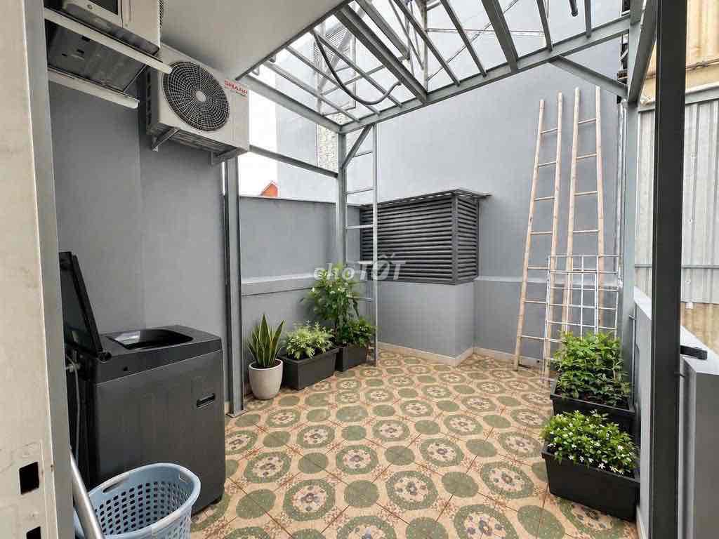 Renting the entire district of 4-- 3 bedrooms, 3 toilets, with a rooftop