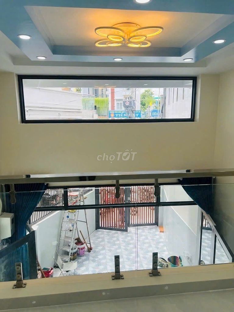 - Lạc Long Quân front 4 x 16 meters 5 bedroom