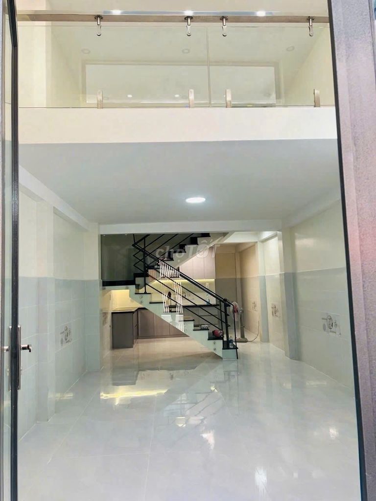 - Lạc Long Quân front 4 x 16 meters 5 bedroom