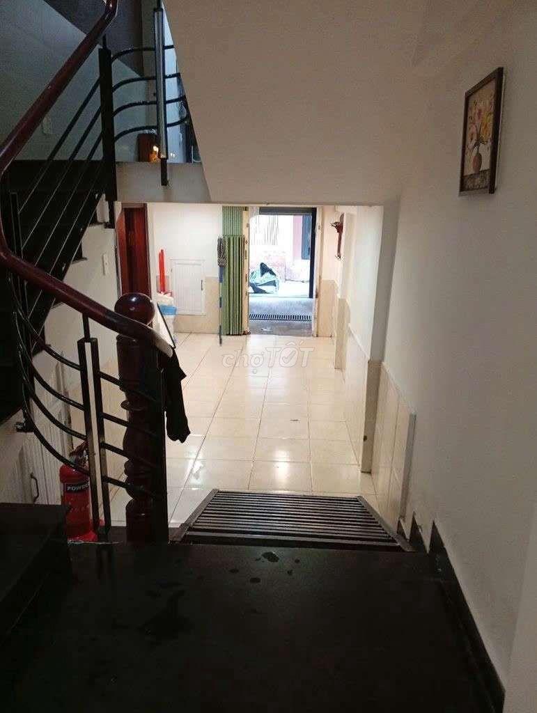 Lê Thị Riêng, Bến Thành District 1. Three bedrooms cost 17 million lead.