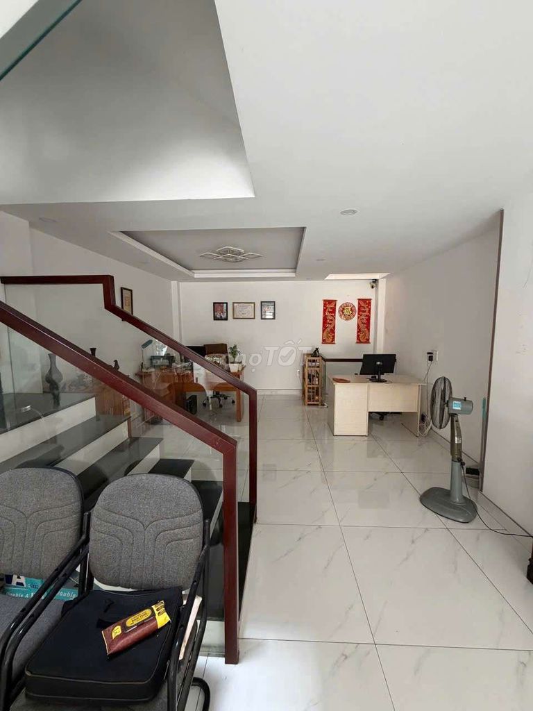 Phan Đình Phùng, area 4 x 20 meters 4 floors only 40 million